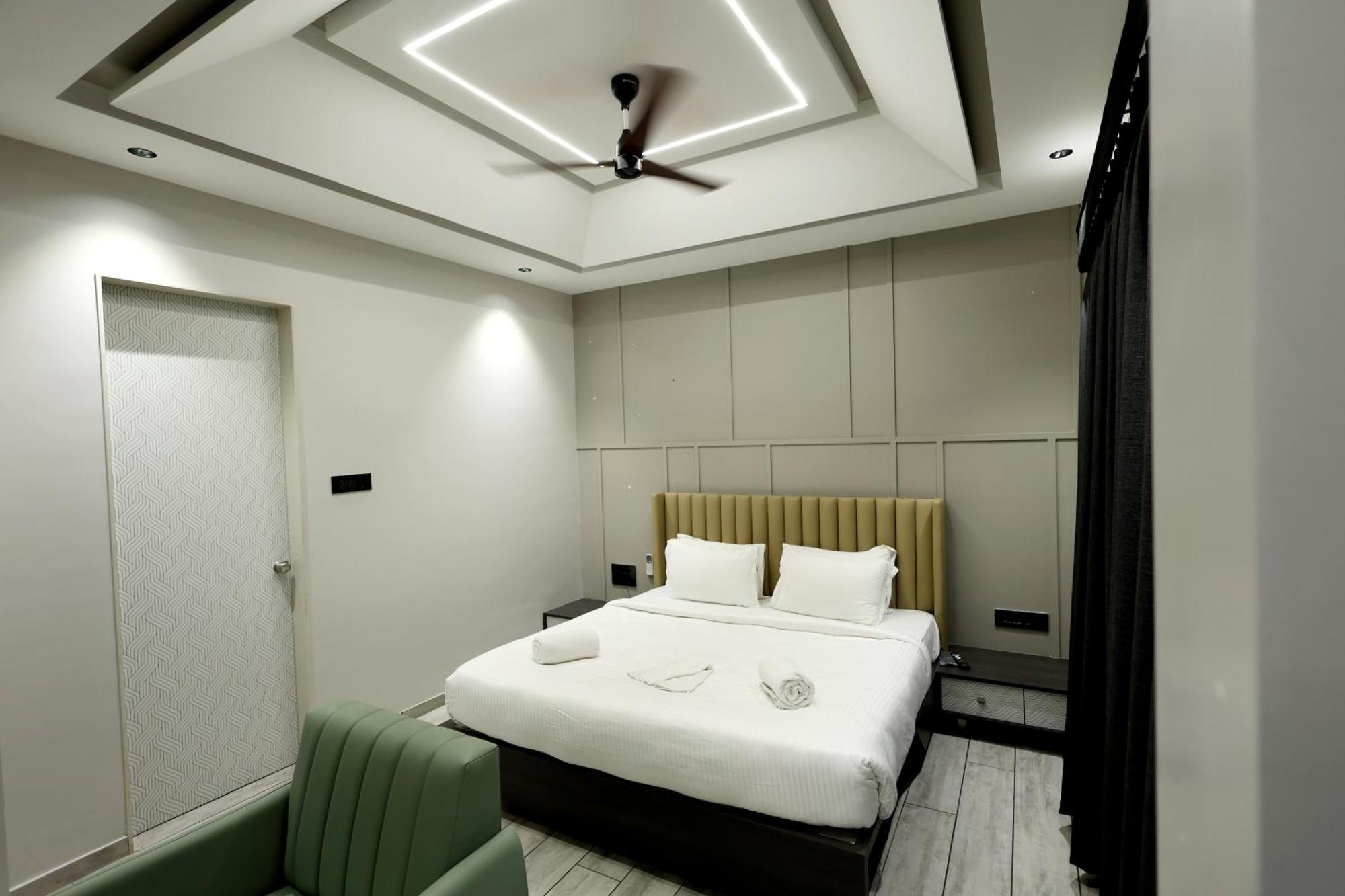 Hotel Statusinn, Ichalkaranji Extérieur photo