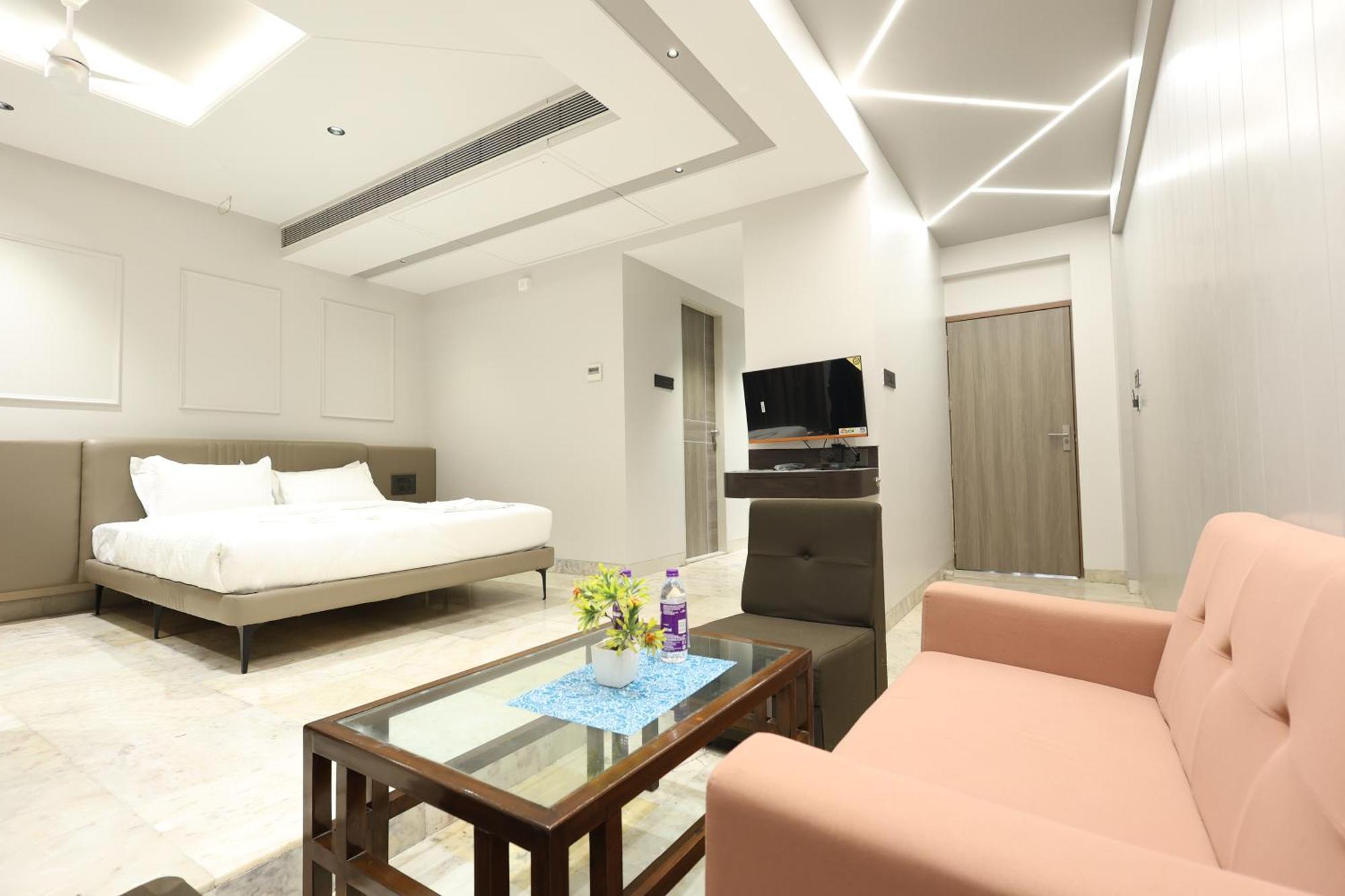Hotel Statusinn, Ichalkaranji Extérieur photo