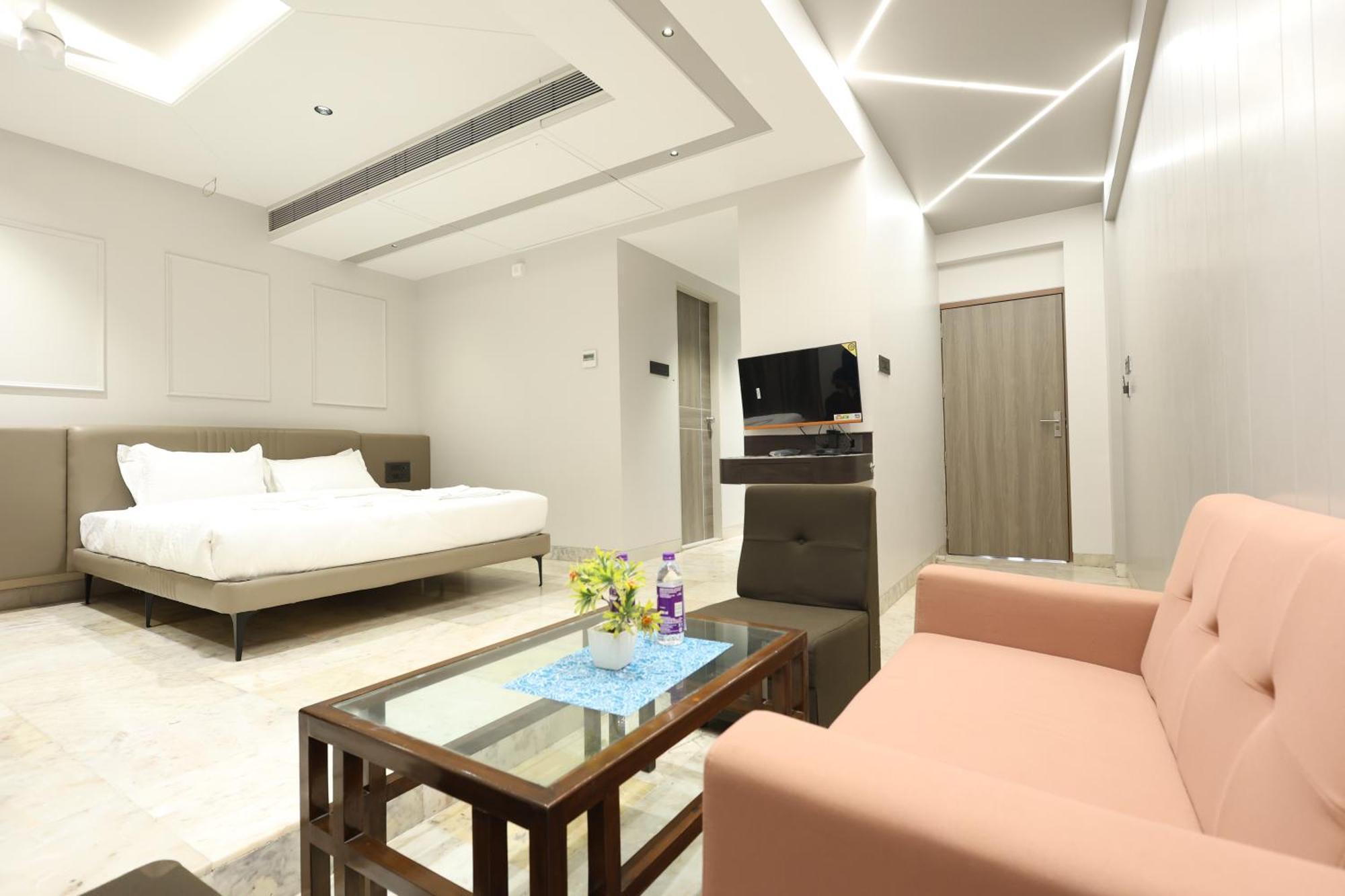 Hotel Statusinn, Ichalkaranji Extérieur photo