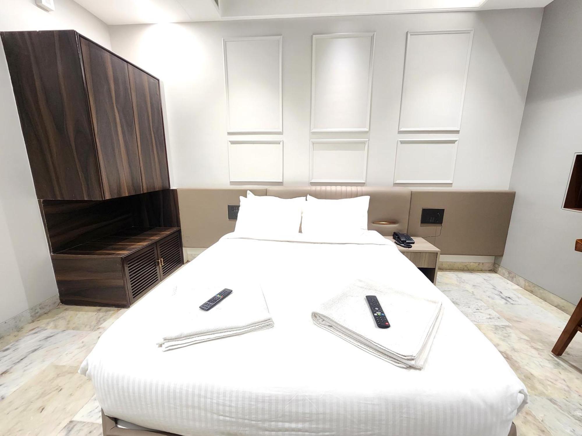 Hotel Statusinn, Ichalkaranji Extérieur photo