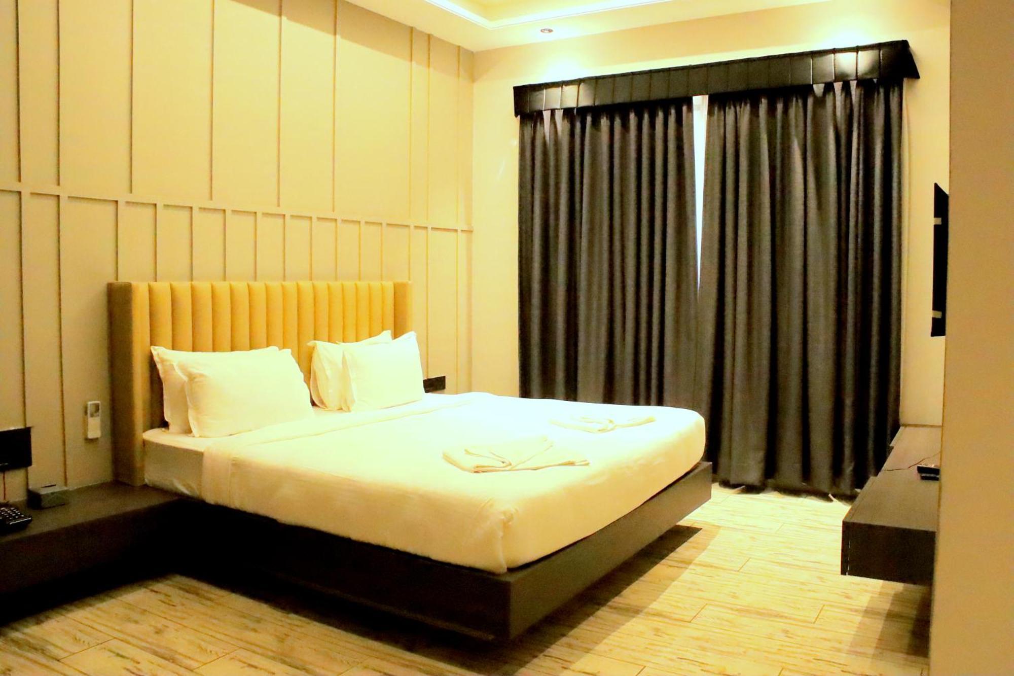 Hotel Statusinn, Ichalkaranji Extérieur photo