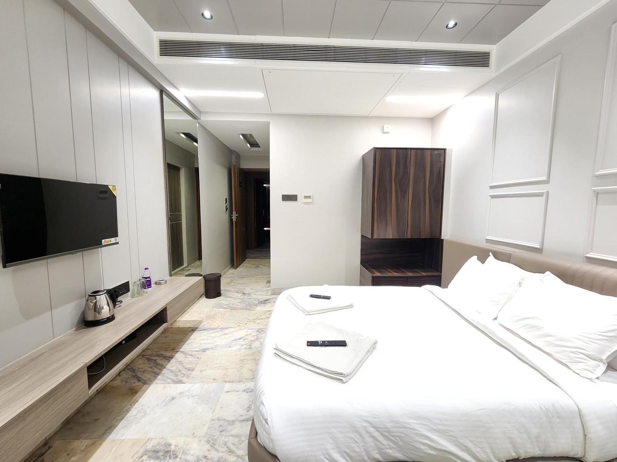Hotel Statusinn, Ichalkaranji Extérieur photo