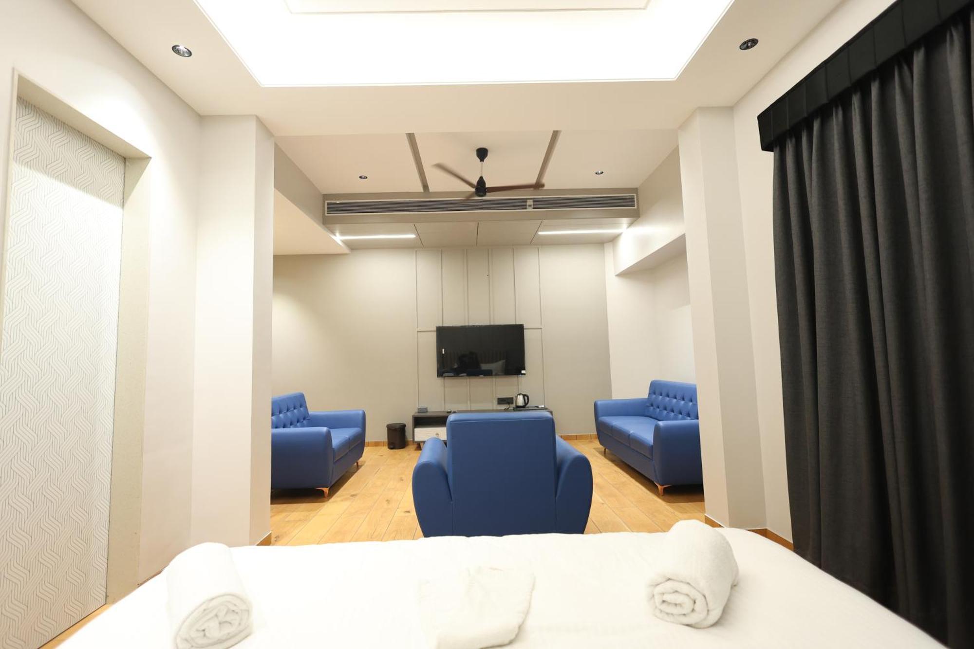 Hotel Statusinn, Ichalkaranji Extérieur photo