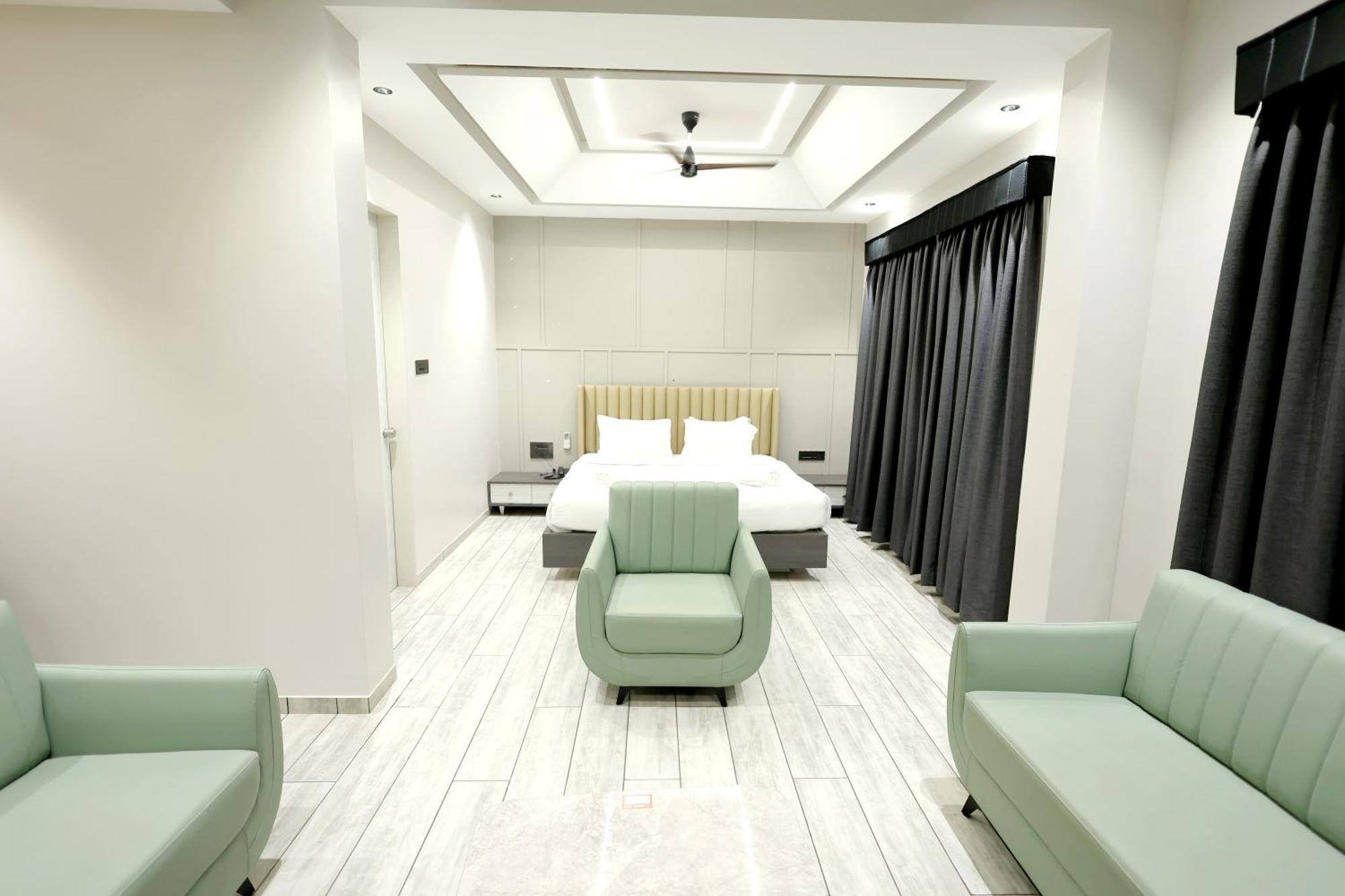 Hotel Statusinn, Ichalkaranji Extérieur photo