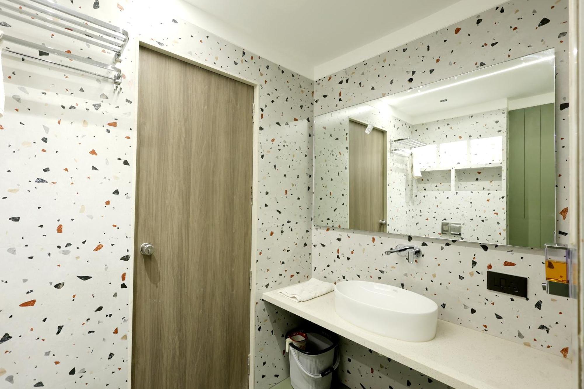 Hotel Statusinn, Ichalkaranji Extérieur photo