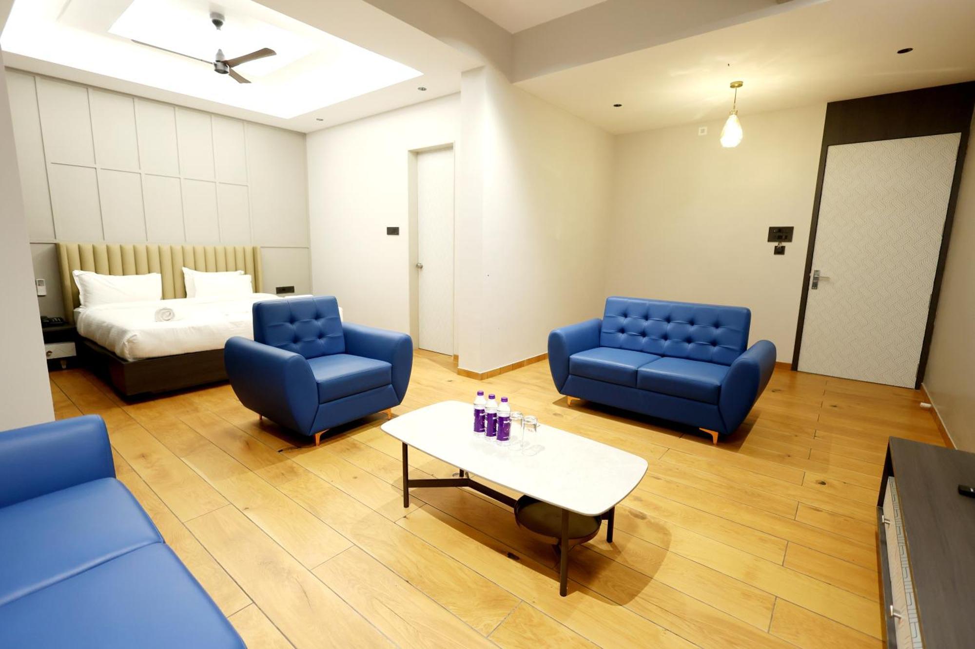 Hotel Statusinn, Ichalkaranji Extérieur photo