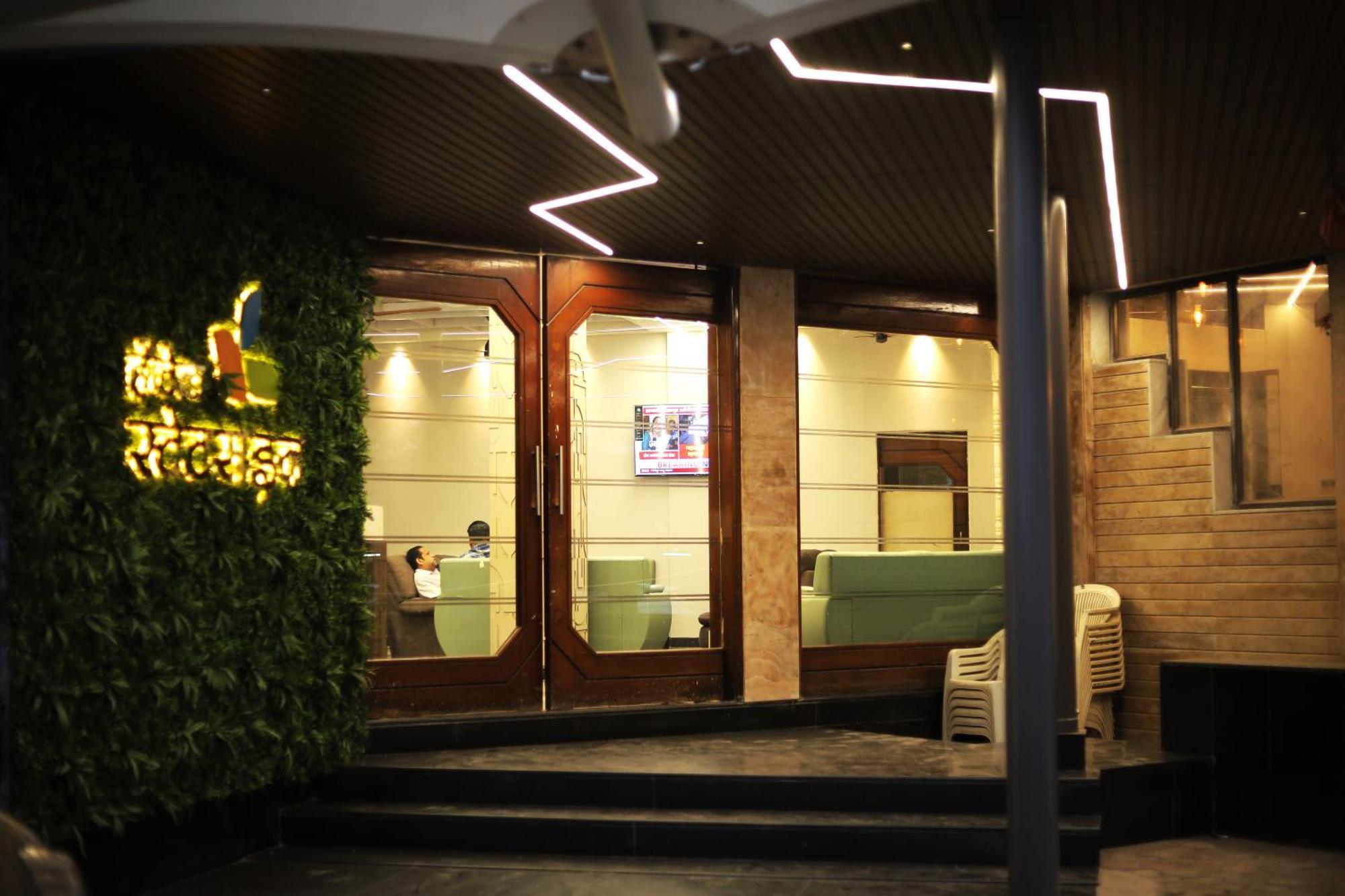 Hotel Statusinn, Ichalkaranji Extérieur photo