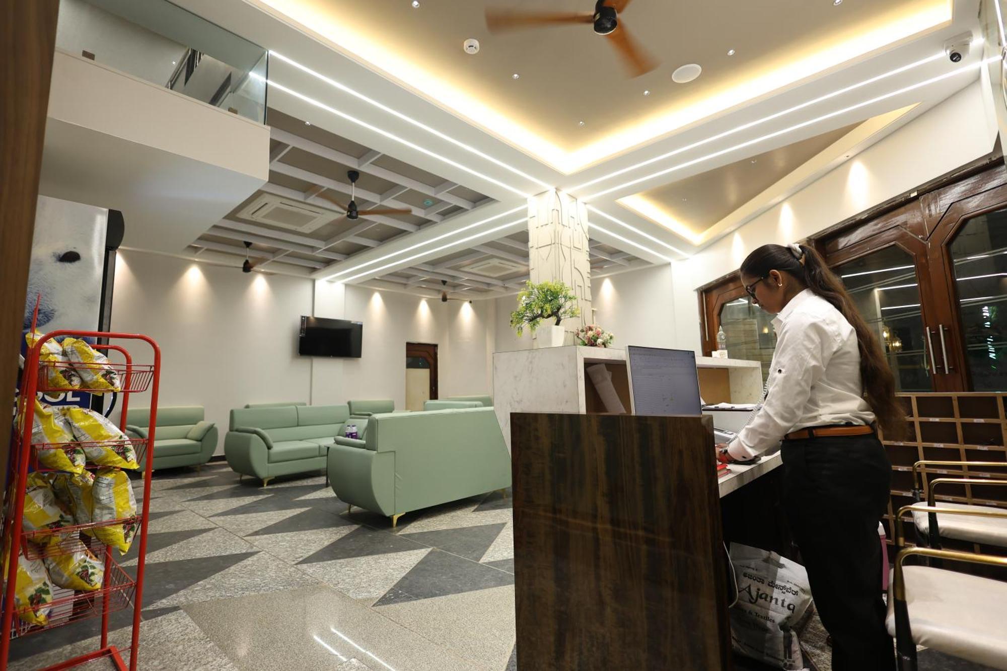 Hotel Statusinn, Ichalkaranji Extérieur photo