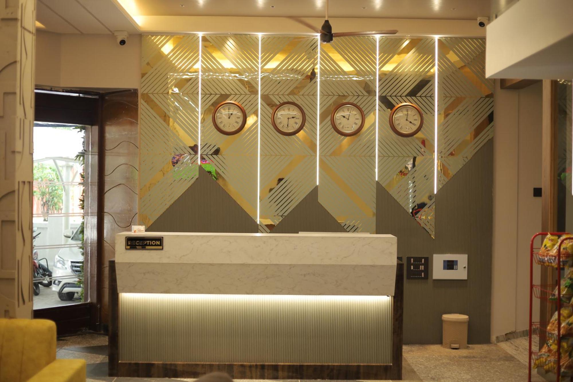 Hotel Statusinn, Ichalkaranji Extérieur photo